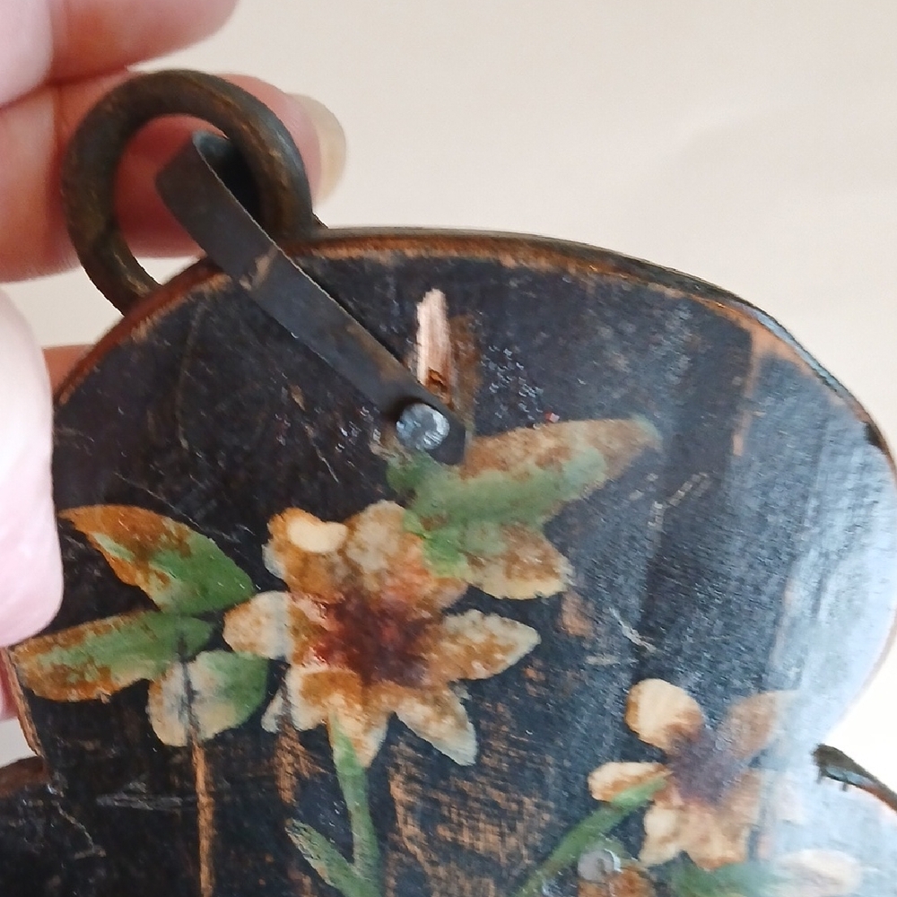 π―οΈ Antique Wood Mounted Candlestick Box | Early 1900s | Hand Painted Floral - Picture 10 of 13